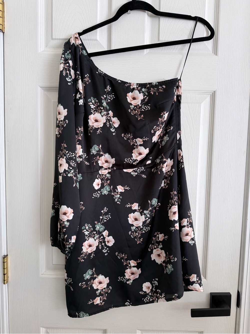 Abercrombie & Fitch Black One-Shoulder Floral Dress with Blush Flowers